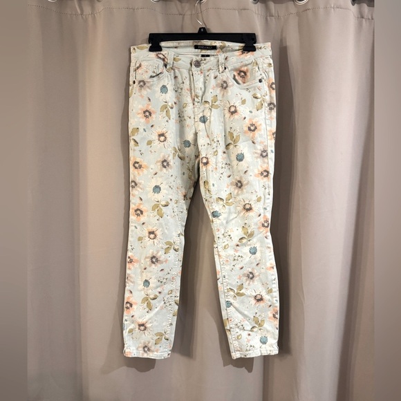 Roz&Ali Missy Floral Women's Jeans - Picture 1 of 5